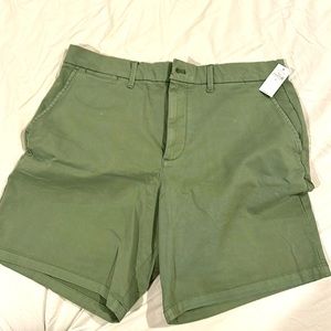 Gap olive green shorts